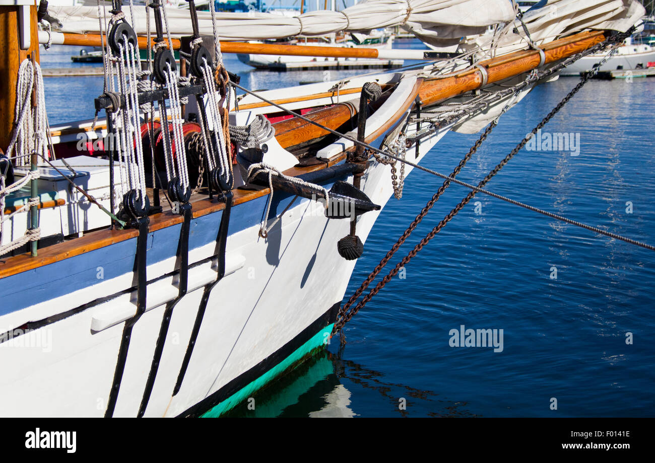 Hölzerne Segelschiff sitzen in Camden Harbor entlang der Küste von Maine Stockfoto