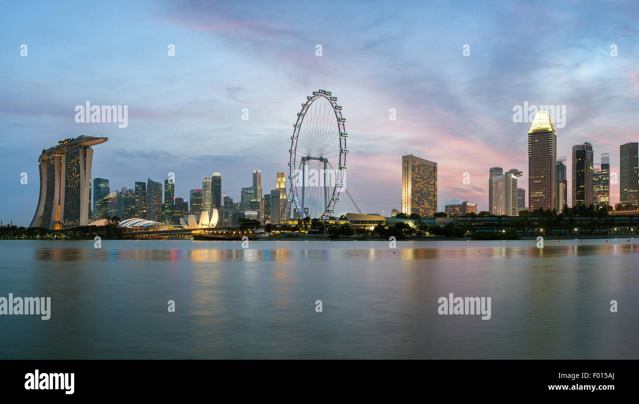 Singapur Stadt in dramatischer Dämmerung, Asien. Stockfoto