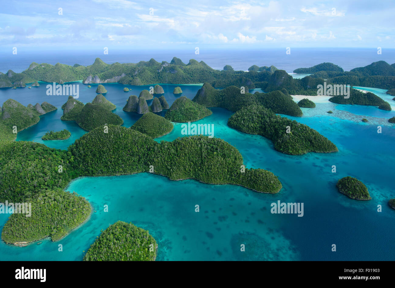 Luftbild von der Wayag Insel Gruppe im hohen Norden von Raja Ampat, West-Papua, Indonesien, Pazifik Stockfoto