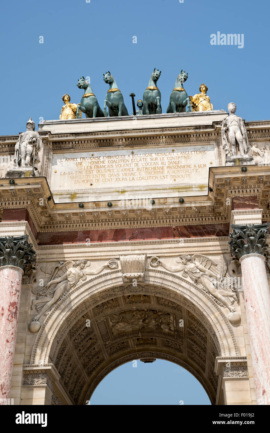 Close Up von l ' Arc de Triomphe du Carrousel in der Nähe vom Louvre, Paris, Frankreich. Stockfoto