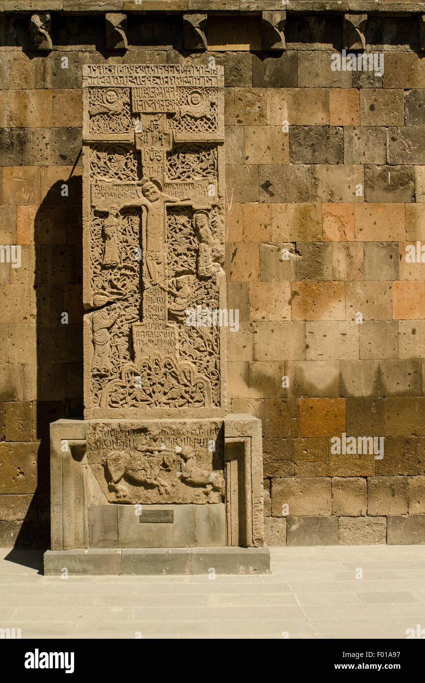 Die antike Inschrift auf einer Steintafel zeigt komplizierte Designs und historische Bedeutung in einer Tempelanlage Stockfoto Die antike Inschrift auf einer Steintafel zeigt komplizierte Designs und historische Bedeutung in einer Tempelanlage Stockfoto