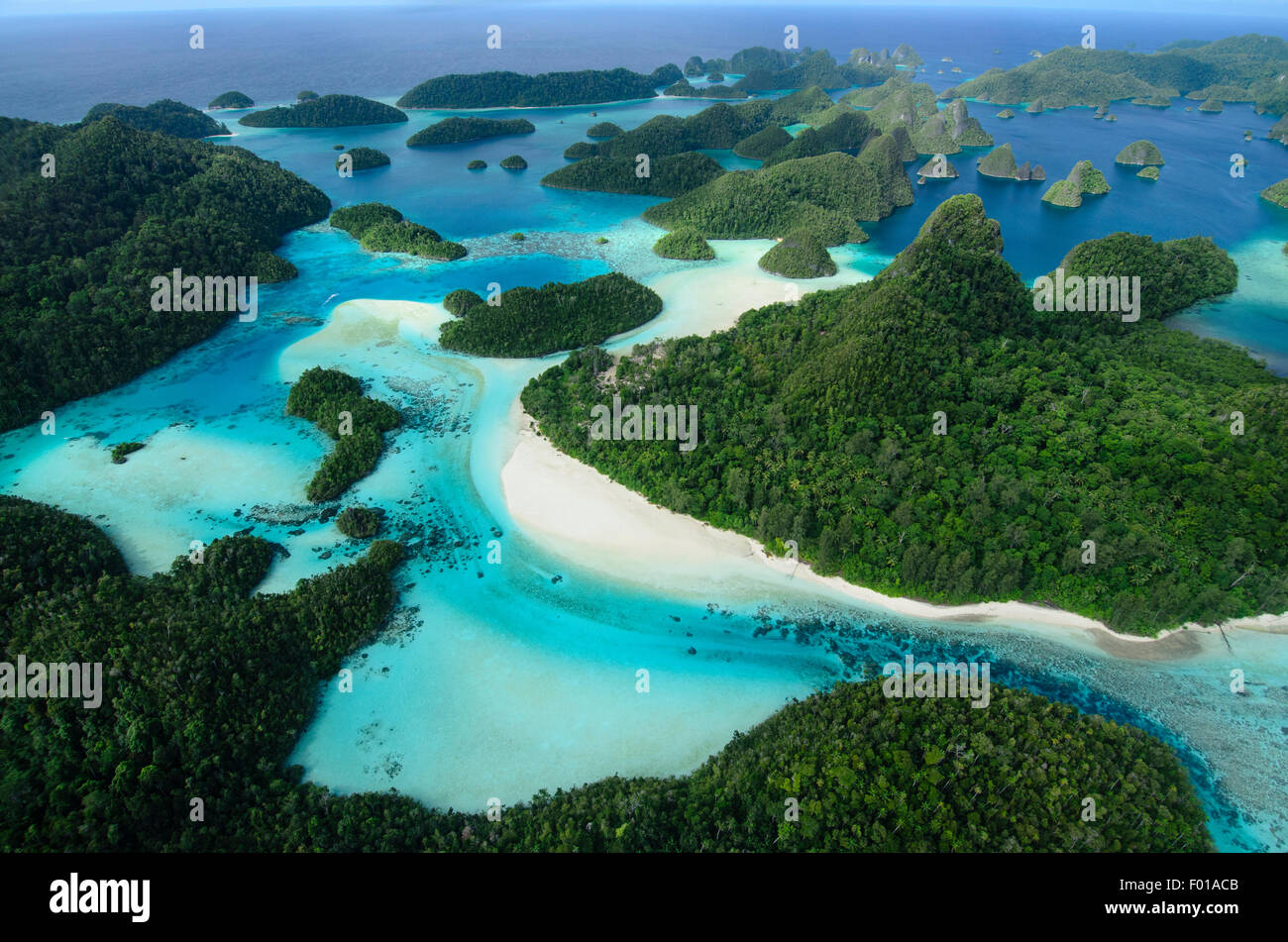 Luftbild von der Wayag Insel Gruppe im hohen Norden von Raja Ampat, West-Papua, Indonesien, Pazifik Stockfoto
