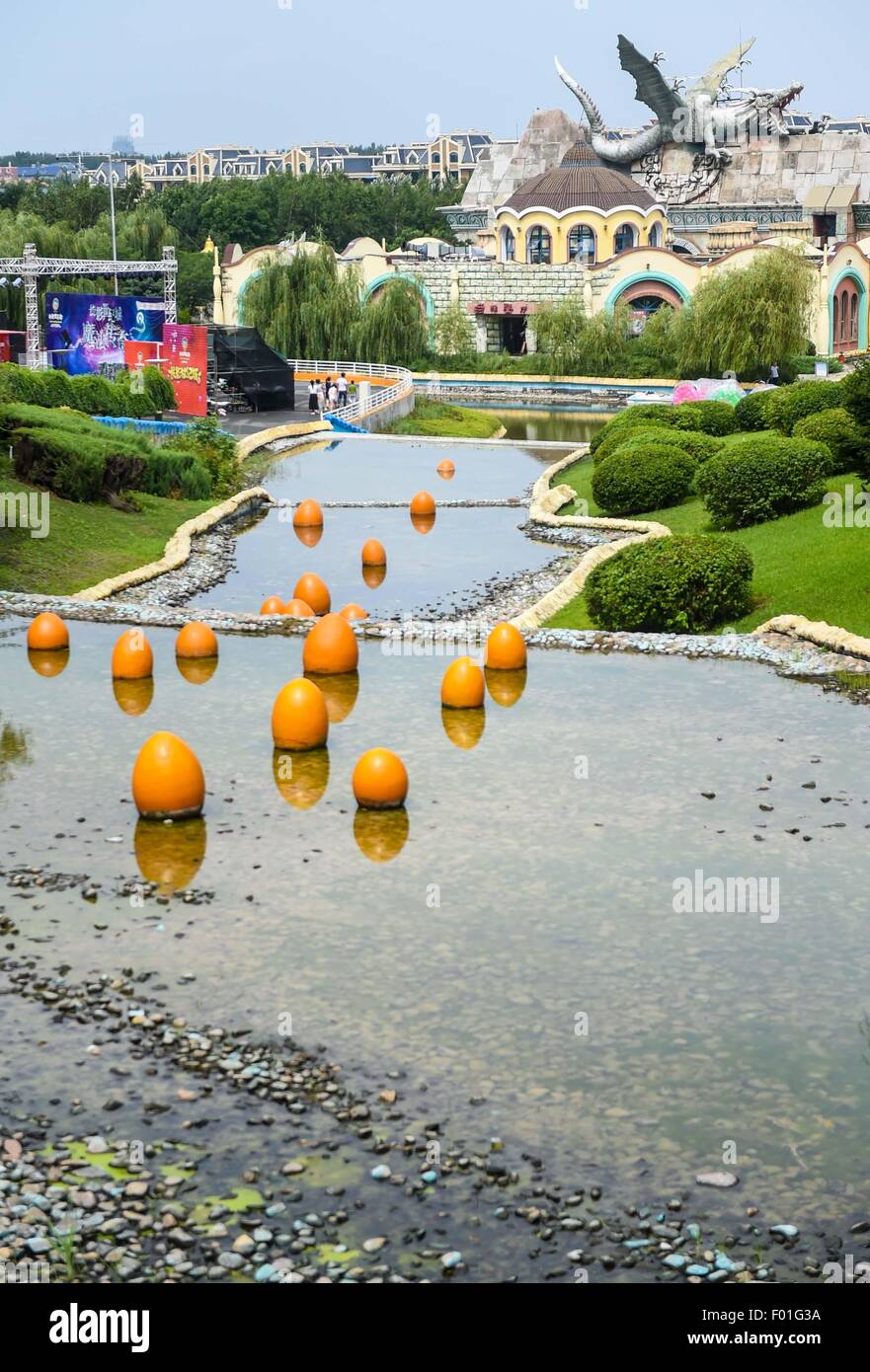 Changchun. 6. August 2015. Foto auf Agu. 6, 2015 zeigt die Ansicht der Changchun Film Century City in Changchun, Hauptstadt der Nordosten Chinas Jilin Provinz. Mehr als 8 Millionen in- und ausländische Touristen besuchten diese Film-Themenpark, Chinas erste, seit es vor 10 Jahren eröffnet. © Wang Haofei/Xinhua/Alamy Live-Nachrichten Stockfoto