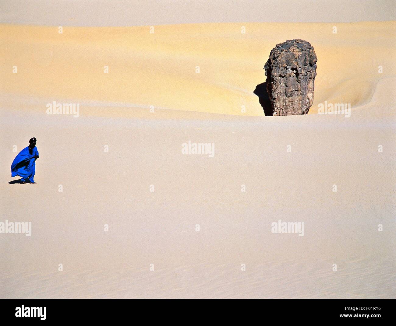 Tuareg (blaue Männer), Berber Leute in der Gegend des Hoggar-Massivs, die Wüste Sahara, Algerien. Stockfoto