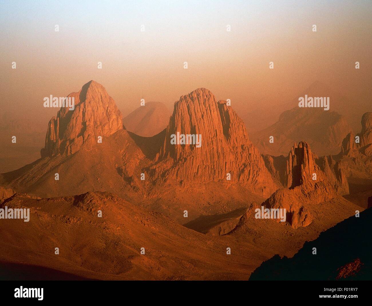 The hoggar mountains ahaggar algeria Fotos und Bildmaterial in hoher