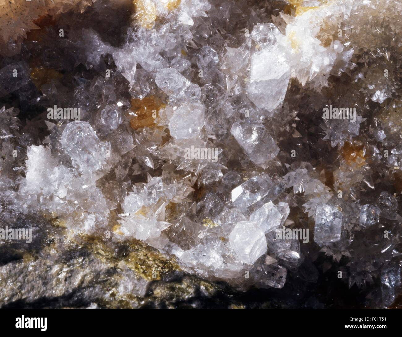 Celestina, Sulfat, mit Calcit, Carbonat. Stockfoto