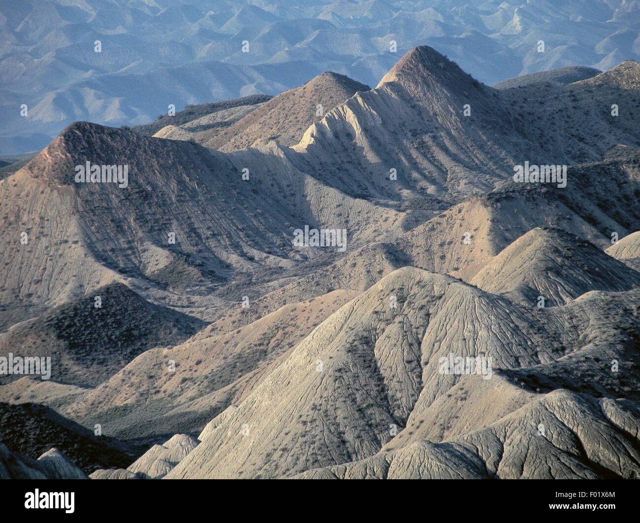 Abschürfungen durch Erosion, Wüste Karakum, Turkmenistan geschaffen. Stockfoto