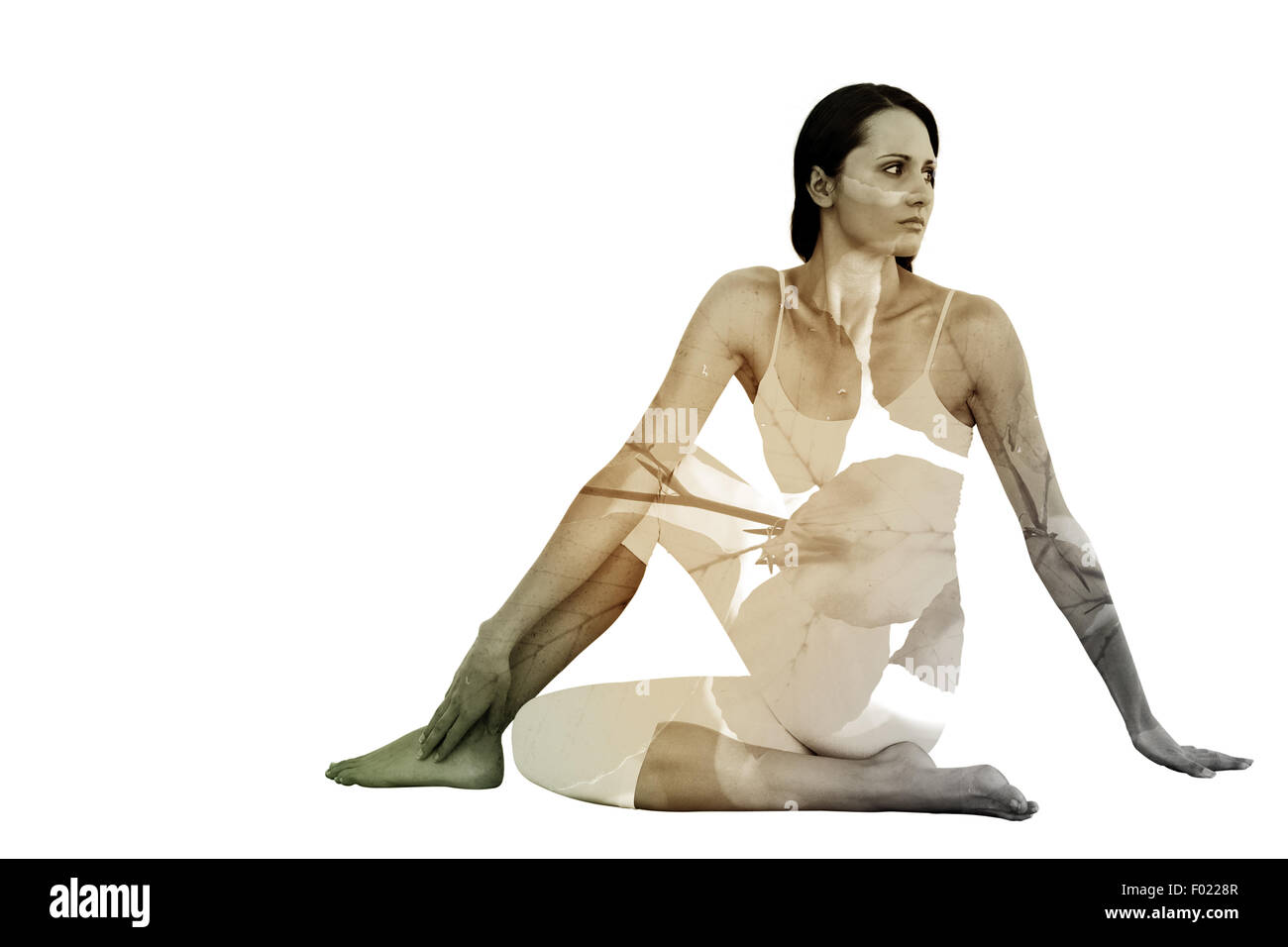 Zusammengesetztes Bild Fit Frau tun die halbe spinal Twist-Pose im Fitness-studio Stockfoto