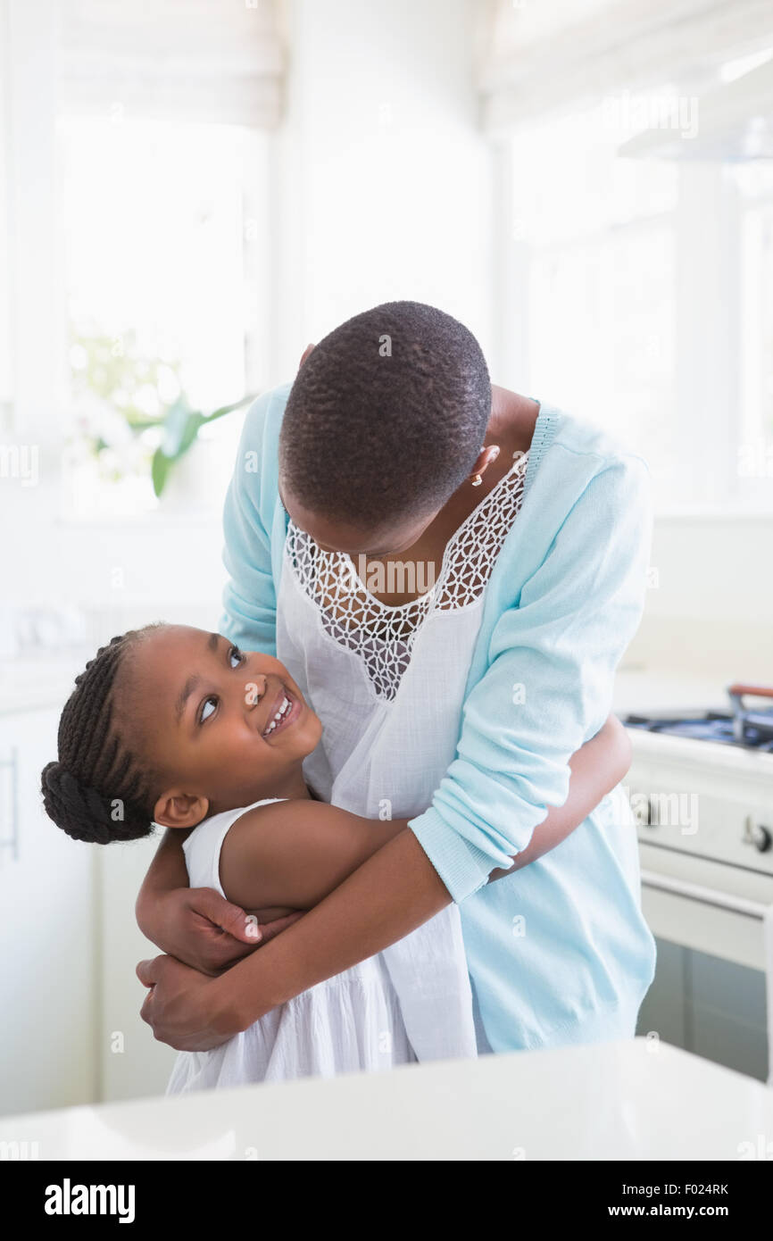Lächelnde Mutter mit ihrer Tochter Stockfoto
