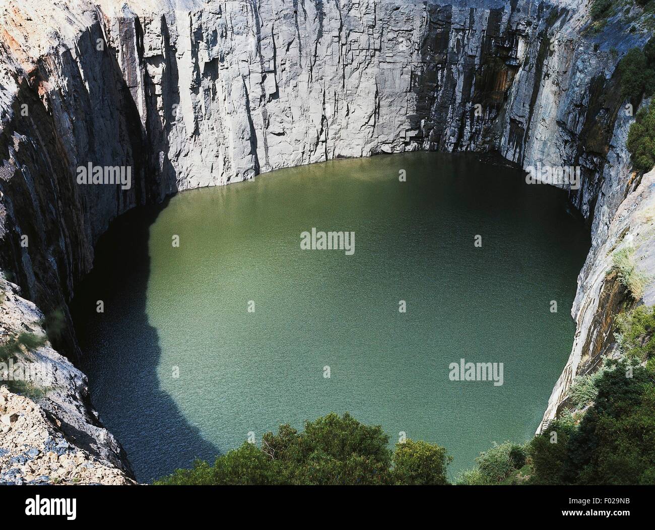 Das große Loch, verlassene Diamantenmine, 215 Meter tief, Kimberley, Northern Cape, Südafrika. Stockfoto