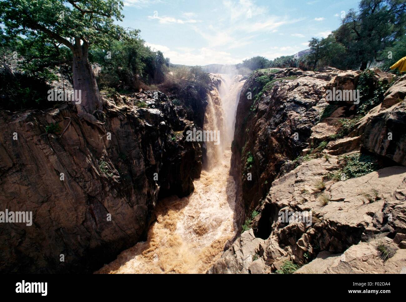Epupa-Fälle, eine Reihe von Wasserfällen durch den Kunene in Namibia Kaokoland Region gebildet. Stockfoto