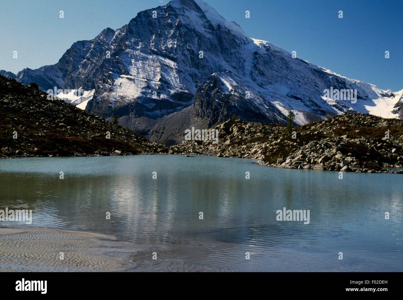 Weißer See (Lago Bianco), Alpe Veglia, Naturpark Veglia-Devero, Piemont, Italien. Stockfoto