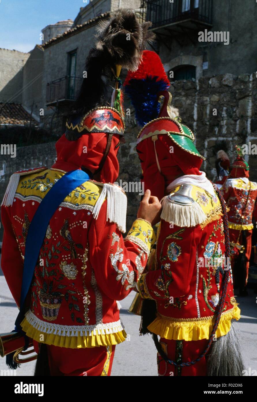 Traditionelle Kostüme getragen während des Festes der Juden gefeiert in der Karwoche in Sanfratello, Sizilien, Italien. Stockfoto