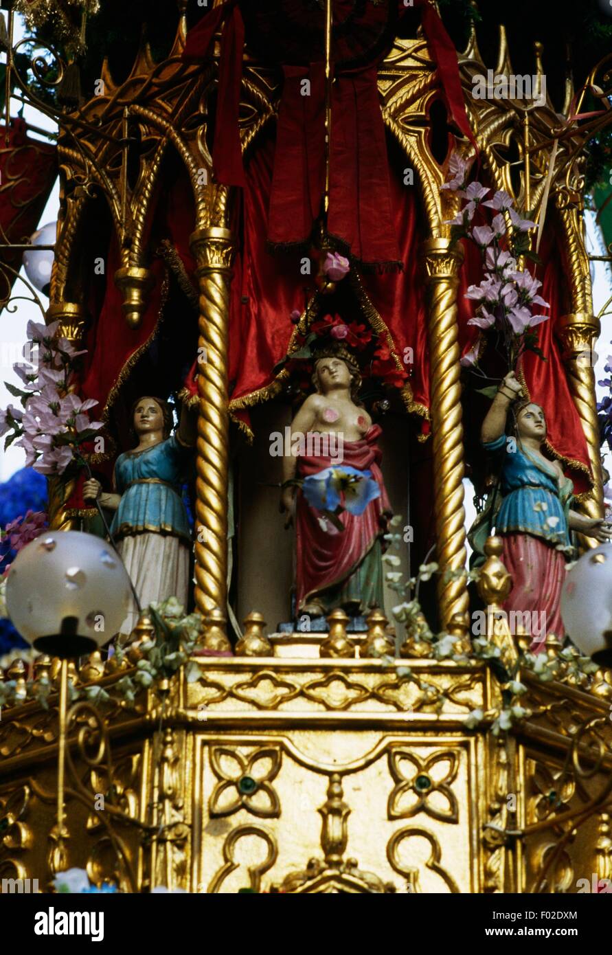 Statue, die das Martyrium des St. Agatha, in einer Prozession während der heilige Festmahl, Catania, Sizilien, Italien durchgeführt. Stockfoto
