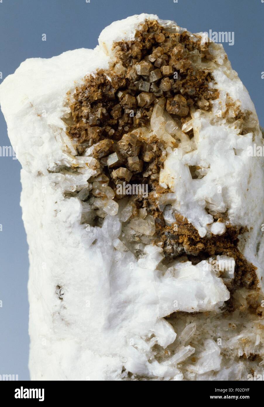 Magnesit, Carbonat, von Dosso dei Cristalli, Valmalenco, Lombardei, Italien. Stockfoto