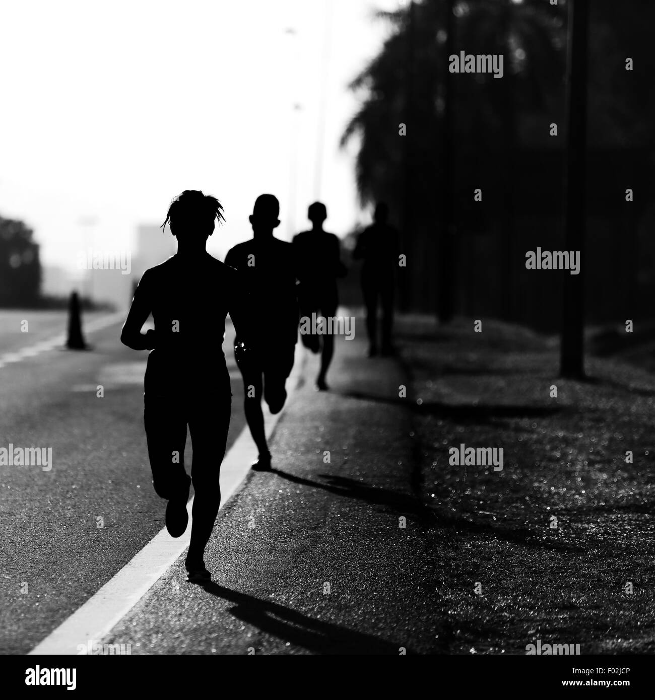Silhouette des Menschen einen Marathon zu laufen Stockfoto