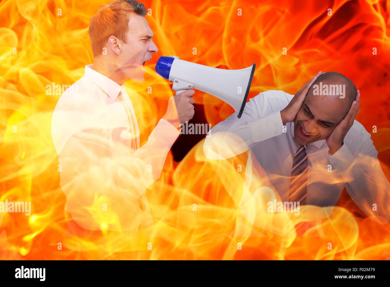 Zusammengesetztes Bild der Geschäftsmann mit einem Megaphon an seinem Kollegen schreien Stockfoto
