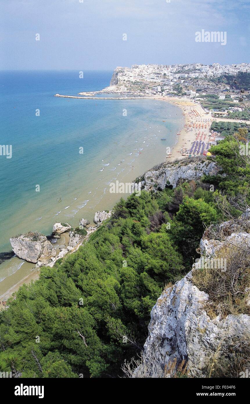 Ansicht von Peschici, Gargano Vorgebirges, Apulien, Italien. Stockfoto