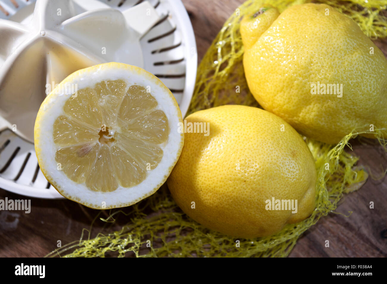 Konzept der Entgiftung Ernährung mit der Zitronen-Frucht der Gesundheit Stockfoto