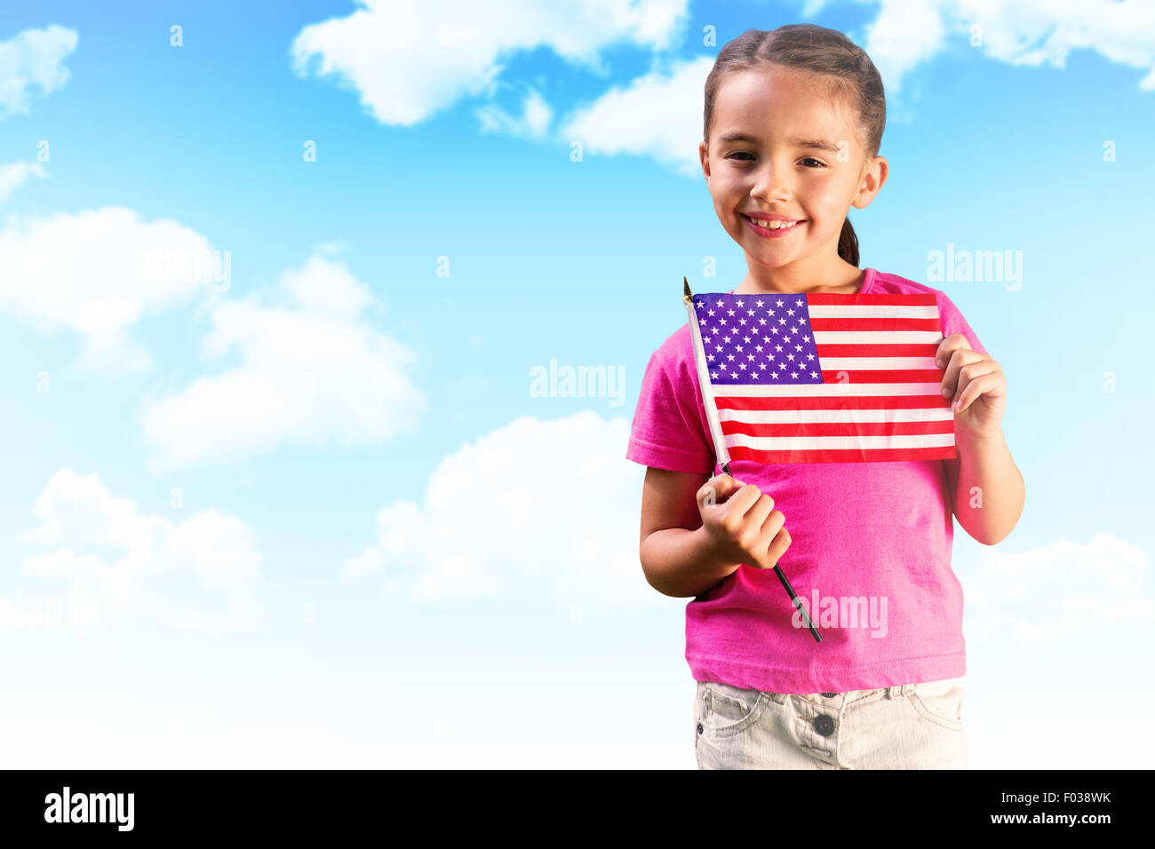 Zusammengesetztes Bild des kleinen Mädchens mit amerikanischen Flagge Stockfoto