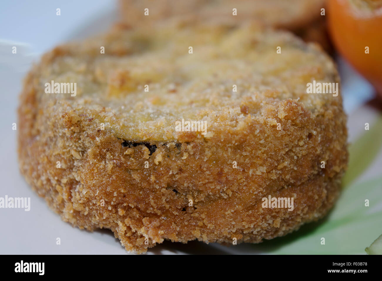 Auberginen in einer Kutsche oder Auberginen in Carrozza gebratene Eggplantase mit Mozzarella-Füllung Stockfoto