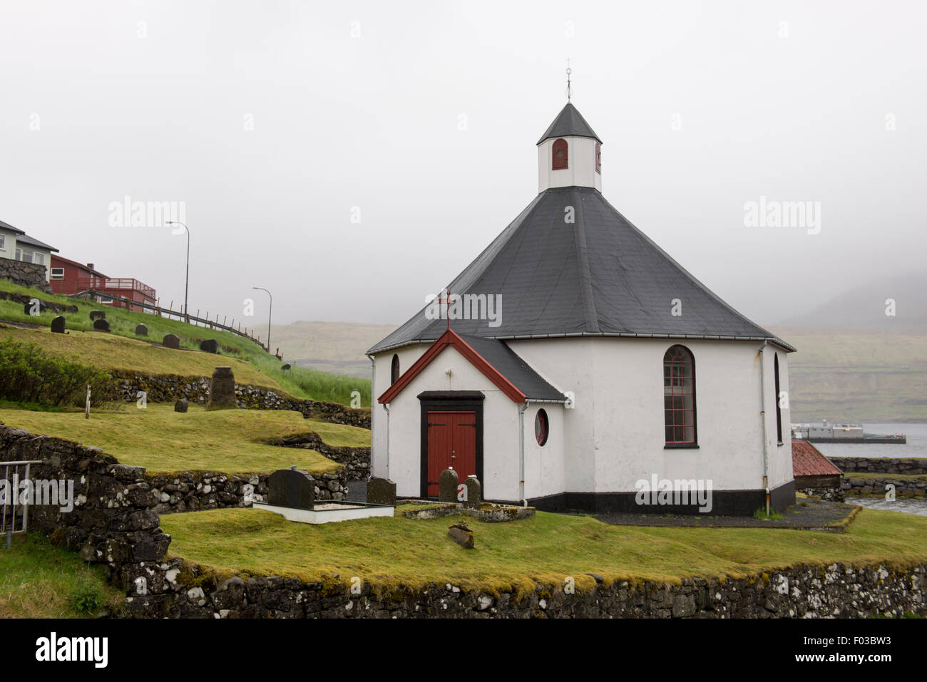 Die Kirche von Haldarsvík auf der Insel Streymoy auf die Färöer Inseln Stockfoto