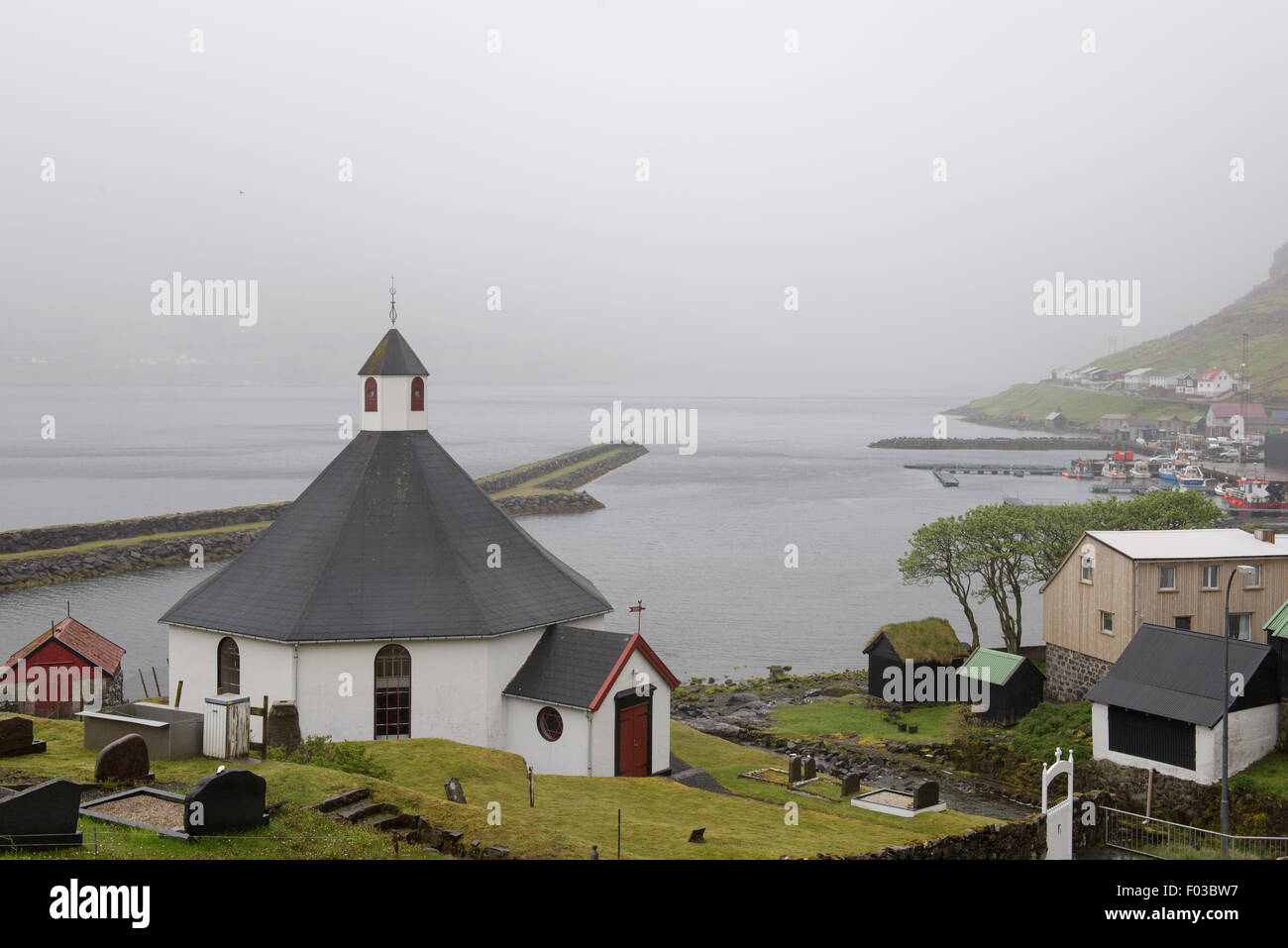 Die Kirche von Haldarsvík auf der Insel Streymoy auf die Färöer Inseln Stockfoto