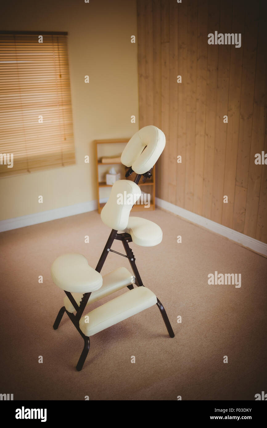 Massagesessel im leeren Raum Stockfoto