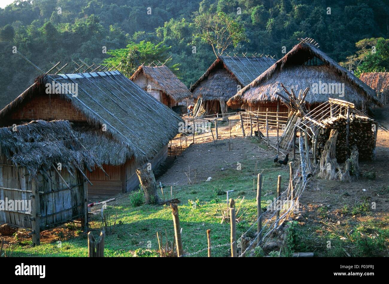 Dorf Hütten in der Minderheit Lao Theung, Luang Mantha Provinz, Laos. Stockfoto