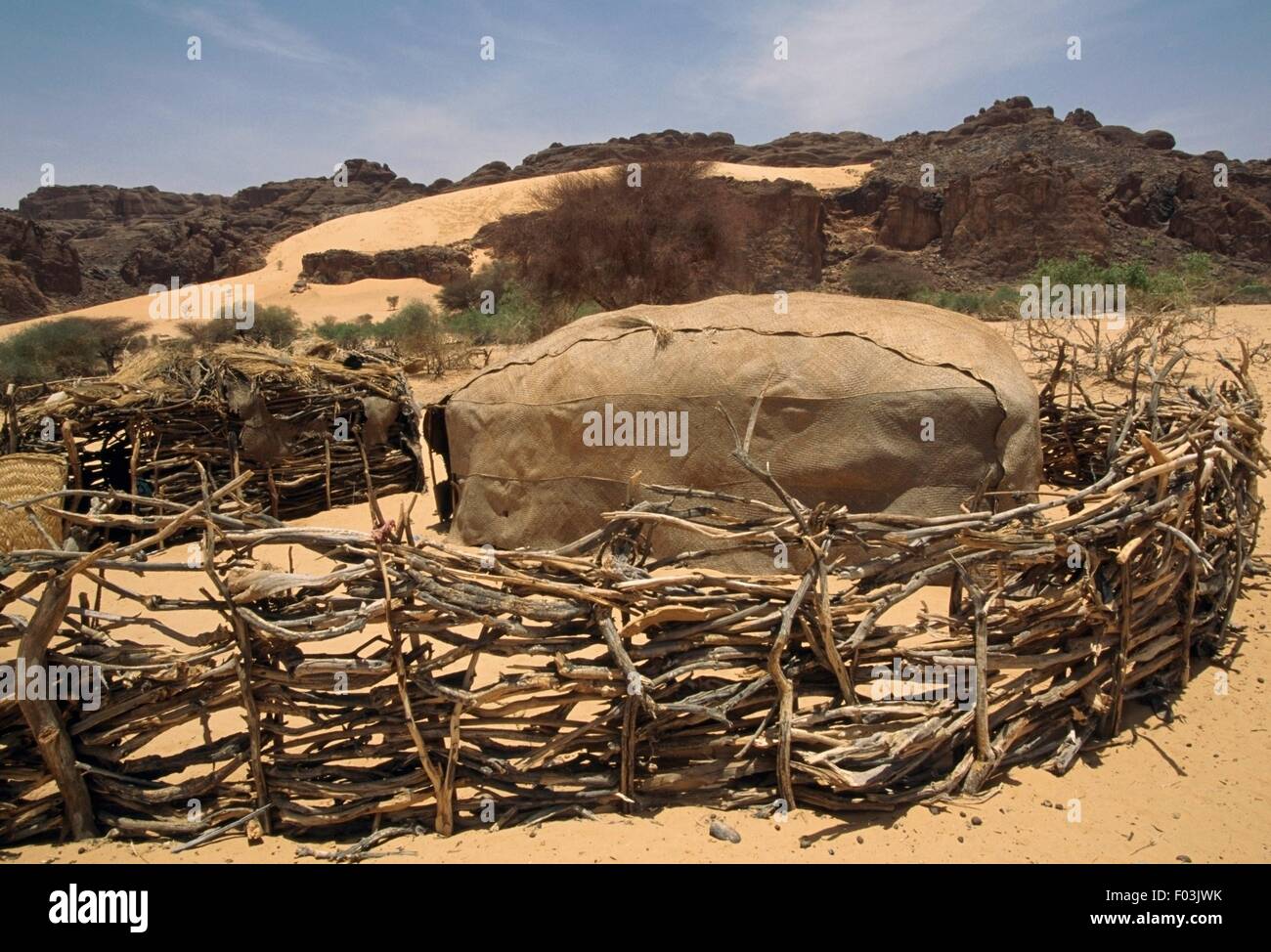 Lager der Nomaden in der Nähe von Guelta d'Archei, Ennedi Plateau, Tschad. Stockfoto