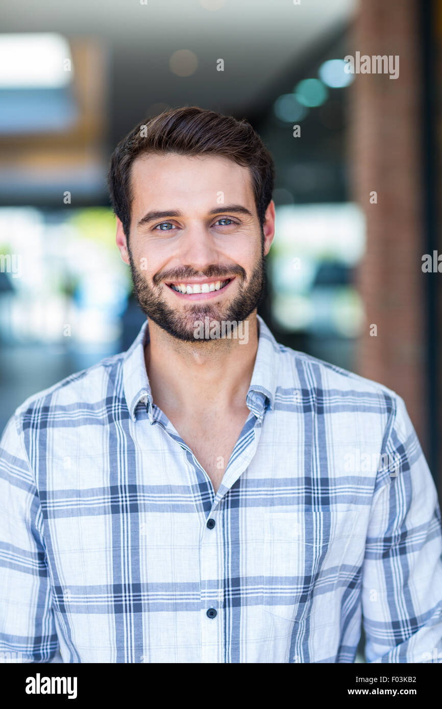 Portrait von glücklich lächelnden Mann Stockfoto