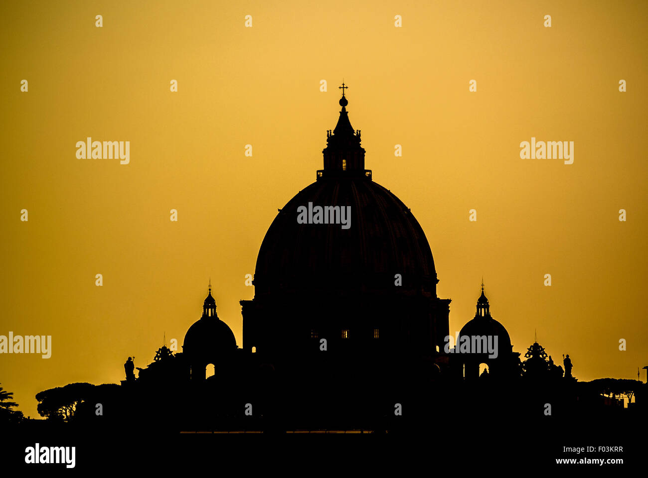 Str. Peters Basilica. Vatikanstadt in der Abenddämmerung, Rom. Italien. Stockfoto