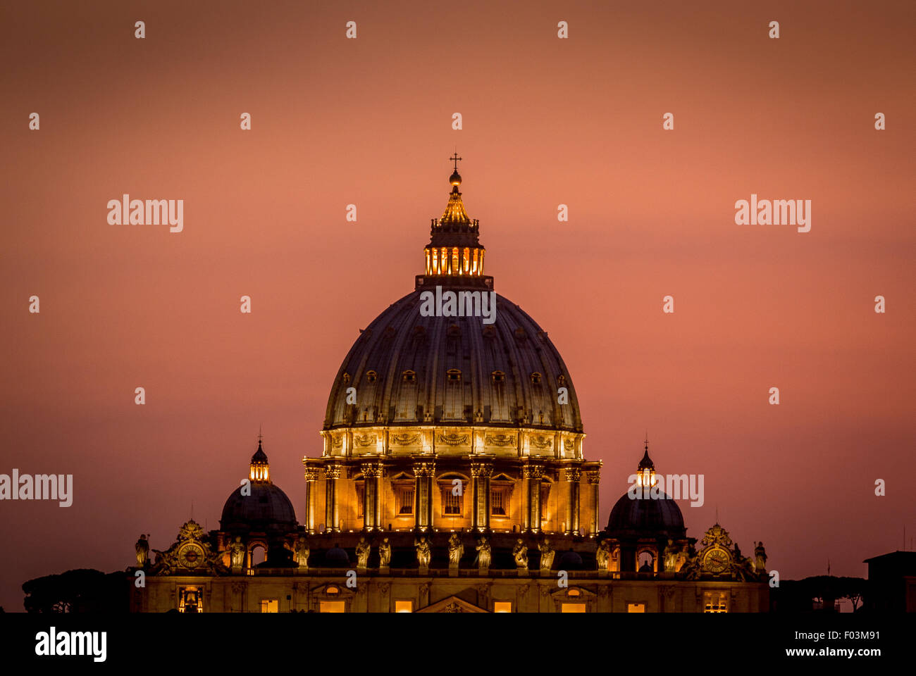 Str. Peters Basilica. Vatikan-Stadt bei Nacht, Rom. Italien. Stockfoto