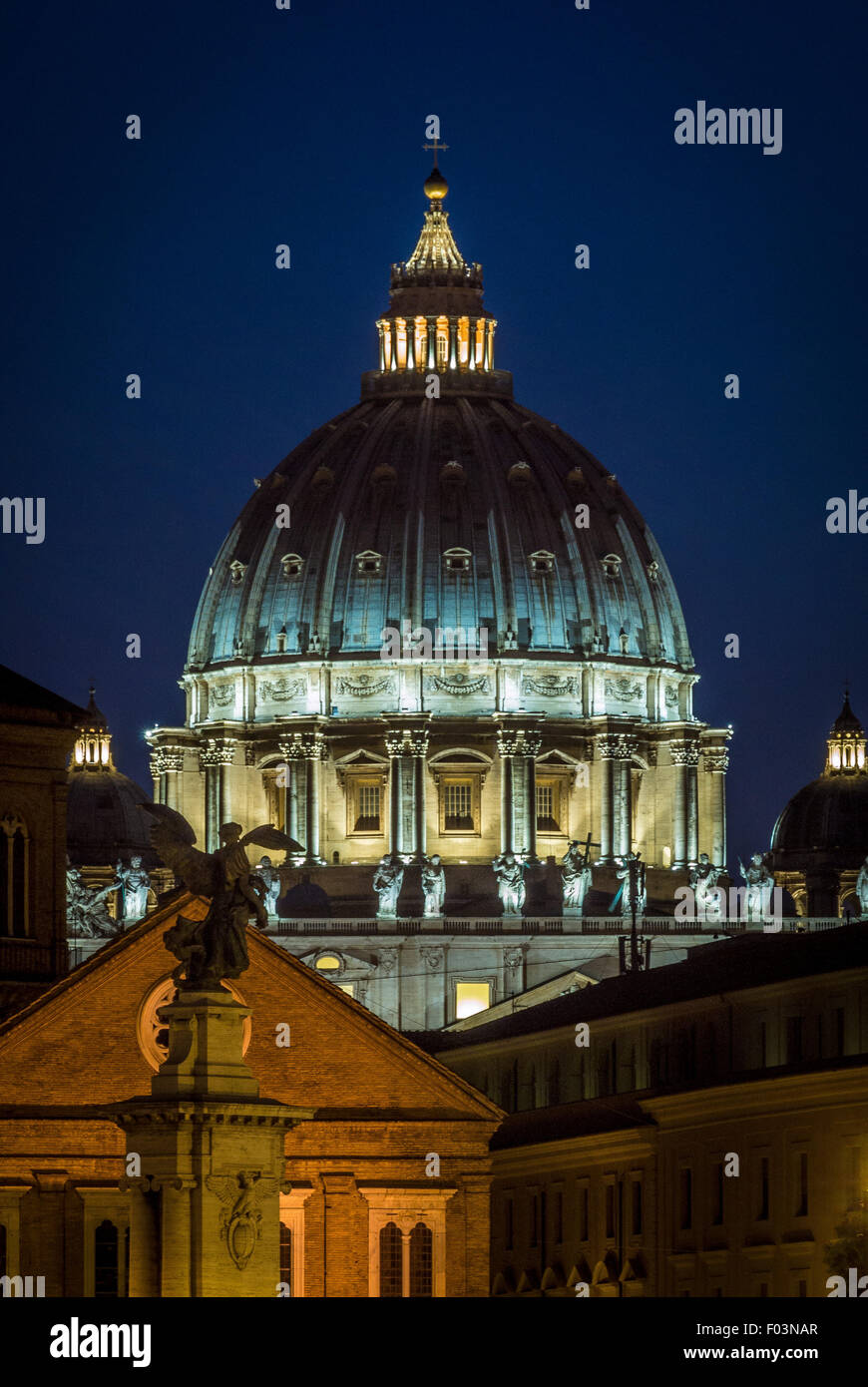 Str. Peters Basilica. Vatikan-Stadt bei Nacht, Rom. Italien. Stockfoto