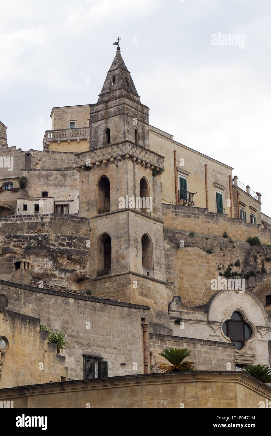 Der Glockenturm der Kirche von San Pietro Barisano, Matera. Stockfoto