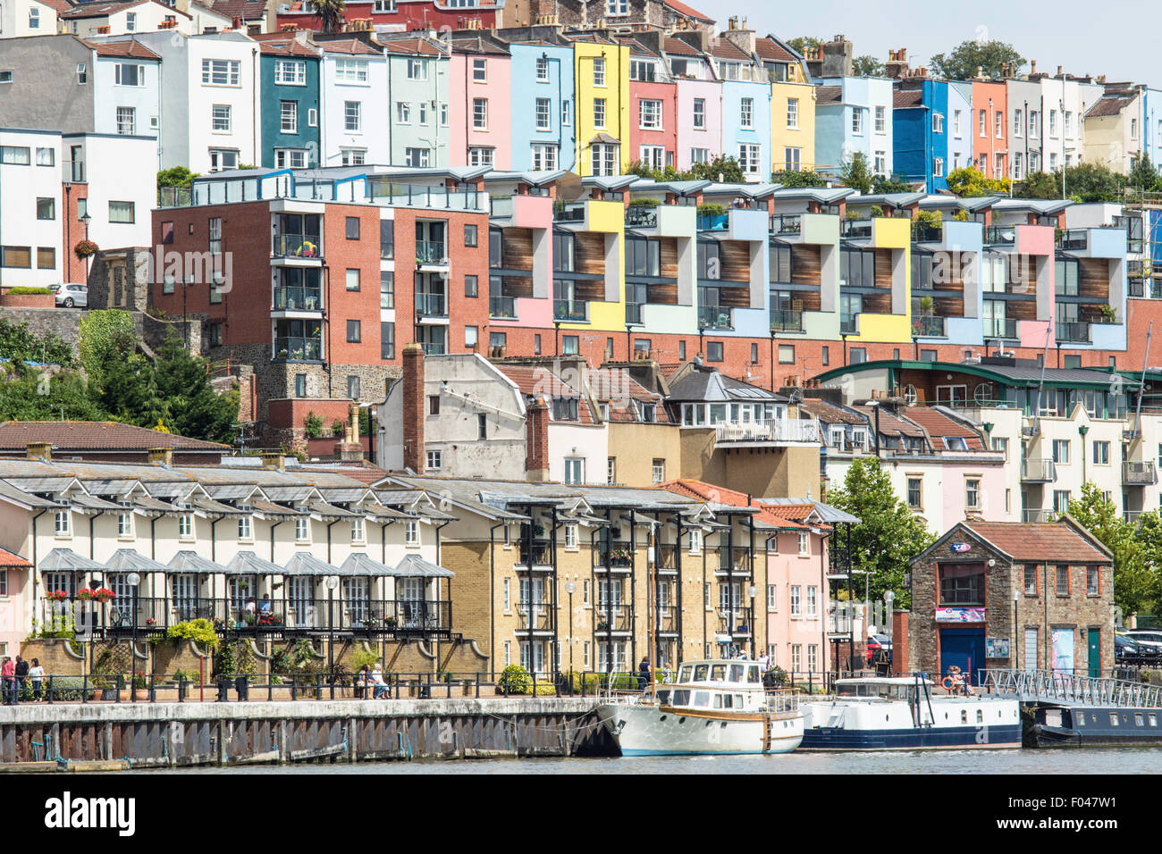 Bunte Apartments mit Blick auf die Hafenpromenade Bristol, Bristol, Enhland, UK Stockfoto