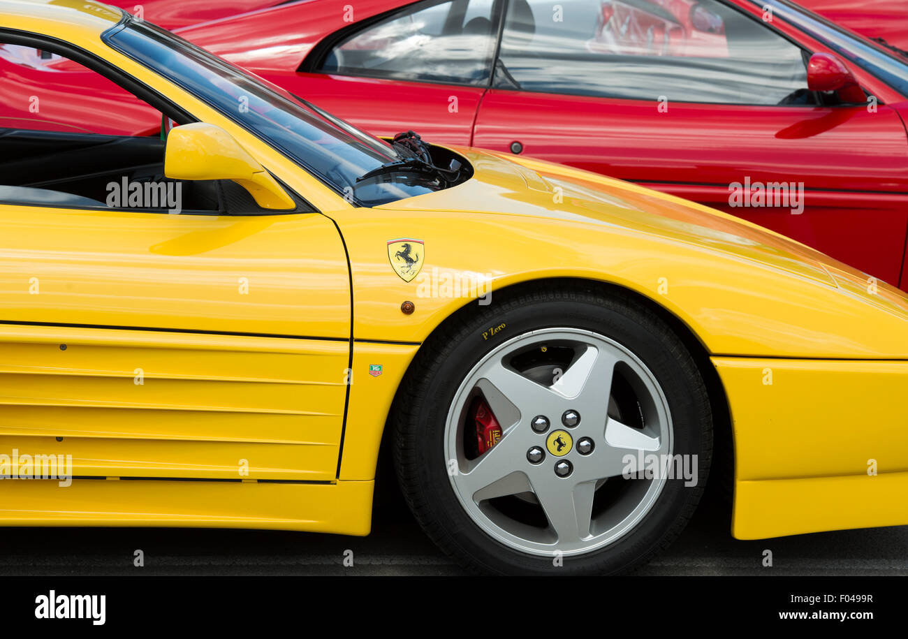 Gelbe und rote Ferraris Stockfoto