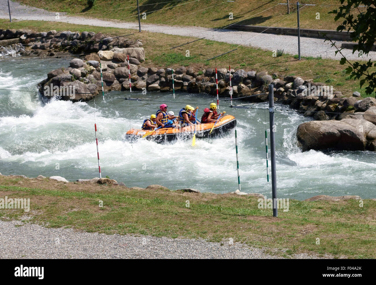 Wildwasser Sparren an künstlichen Slalomstrecke in Pau, Frankreich Stockfoto