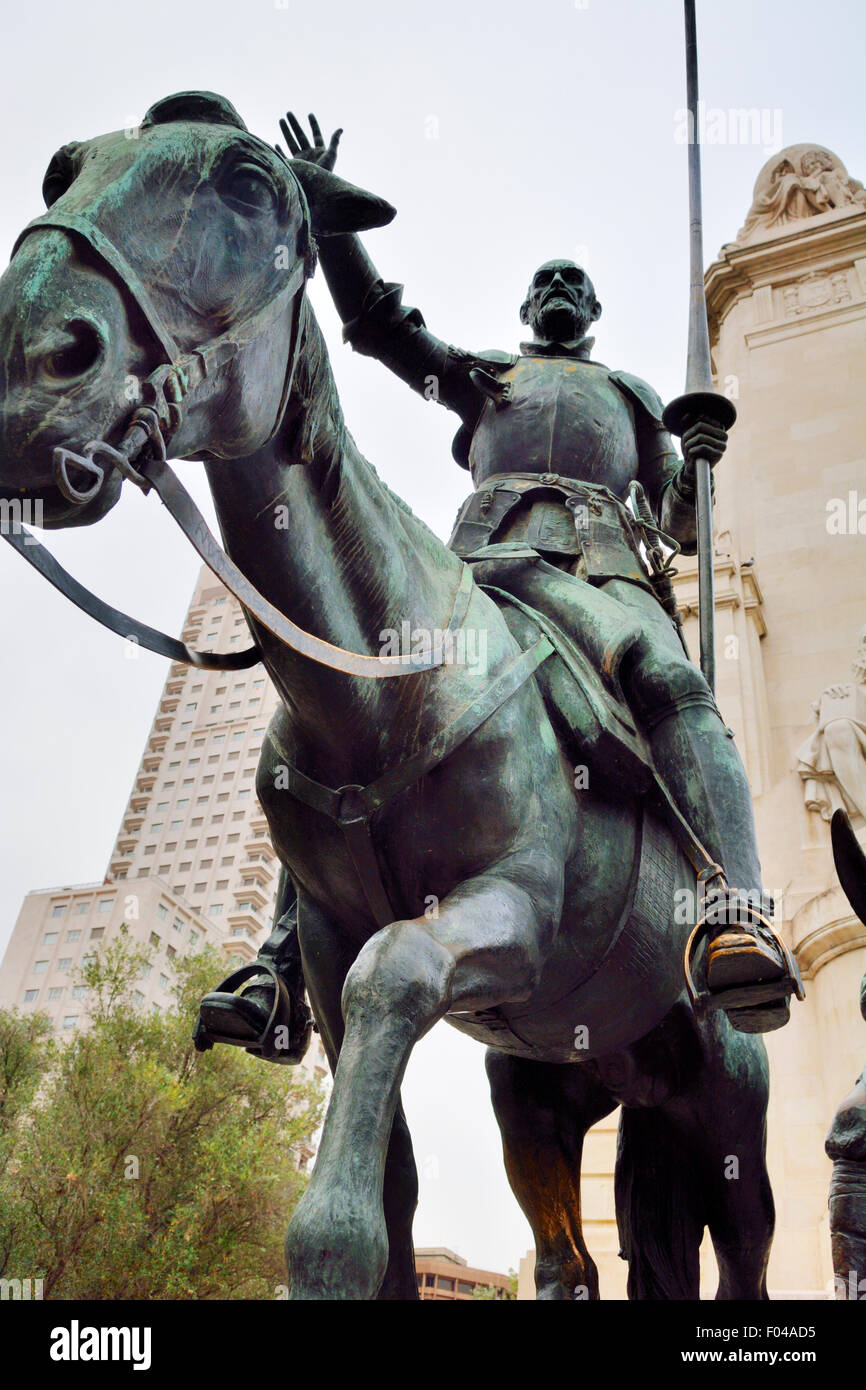 Statue von Don Quijote, Ritter fahrenden, auf seinem Pferd "Rocinante" im Denkmal Autor