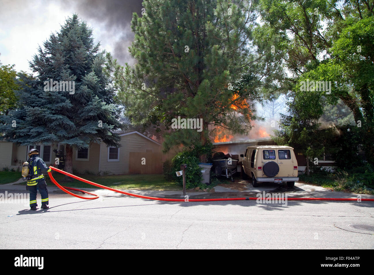 Feuerwehrleute reagieren auf eine Struktur Feuer in Boise, Idaho, USA. Stockfoto