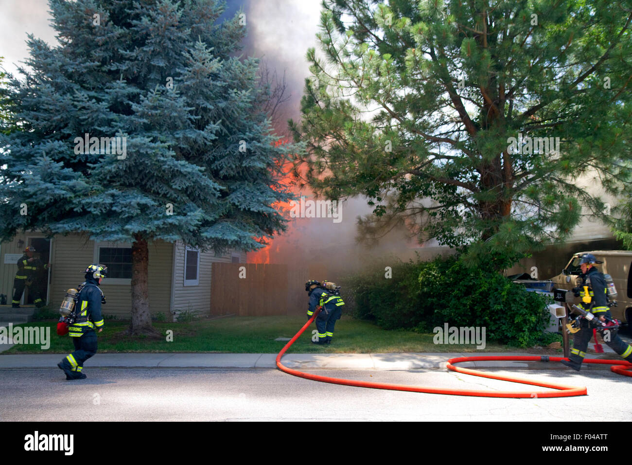 Feuerwehrleute reagieren auf eine Struktur Feuer in Boise, Idaho, USA. Stockfoto