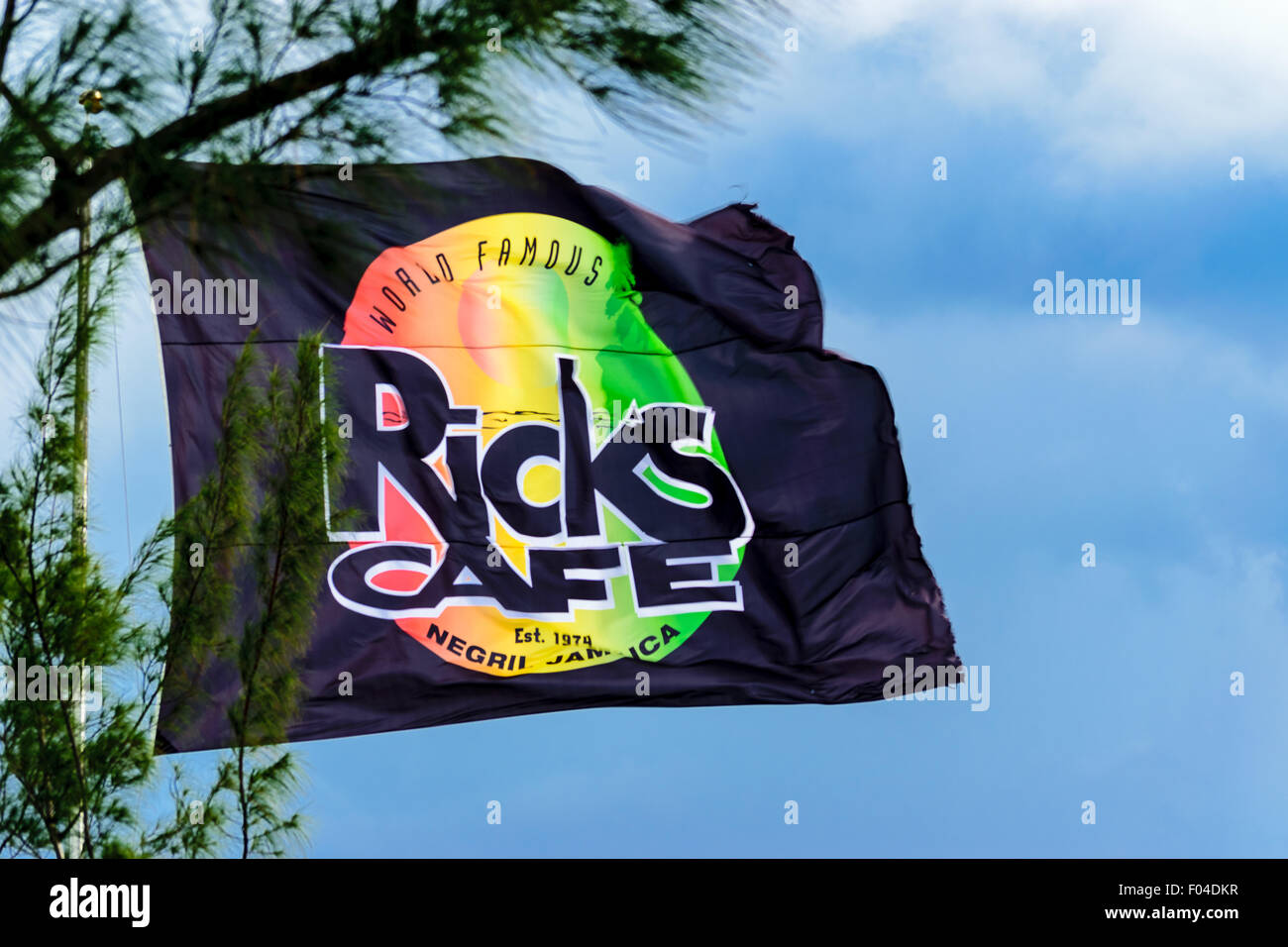 Negril, Jamaika - 30. Mai 2015: Ricks Cafe Flagge bis zu schließen. Negril, Jamaika. Stockfoto