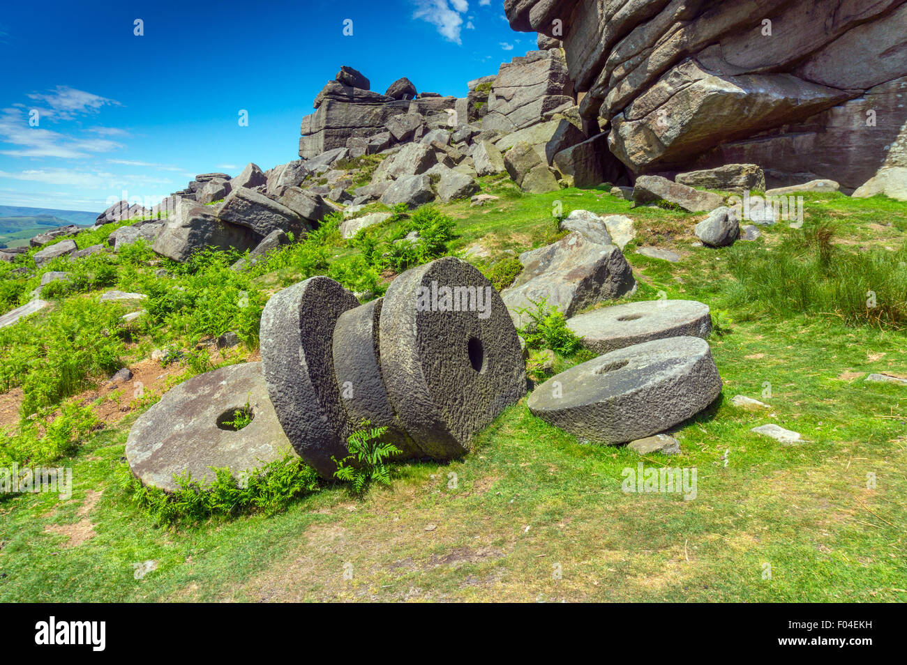 Verlassene Mühlsteine, Stanage Edge, Peak District, Derbyshire, Stockfoto