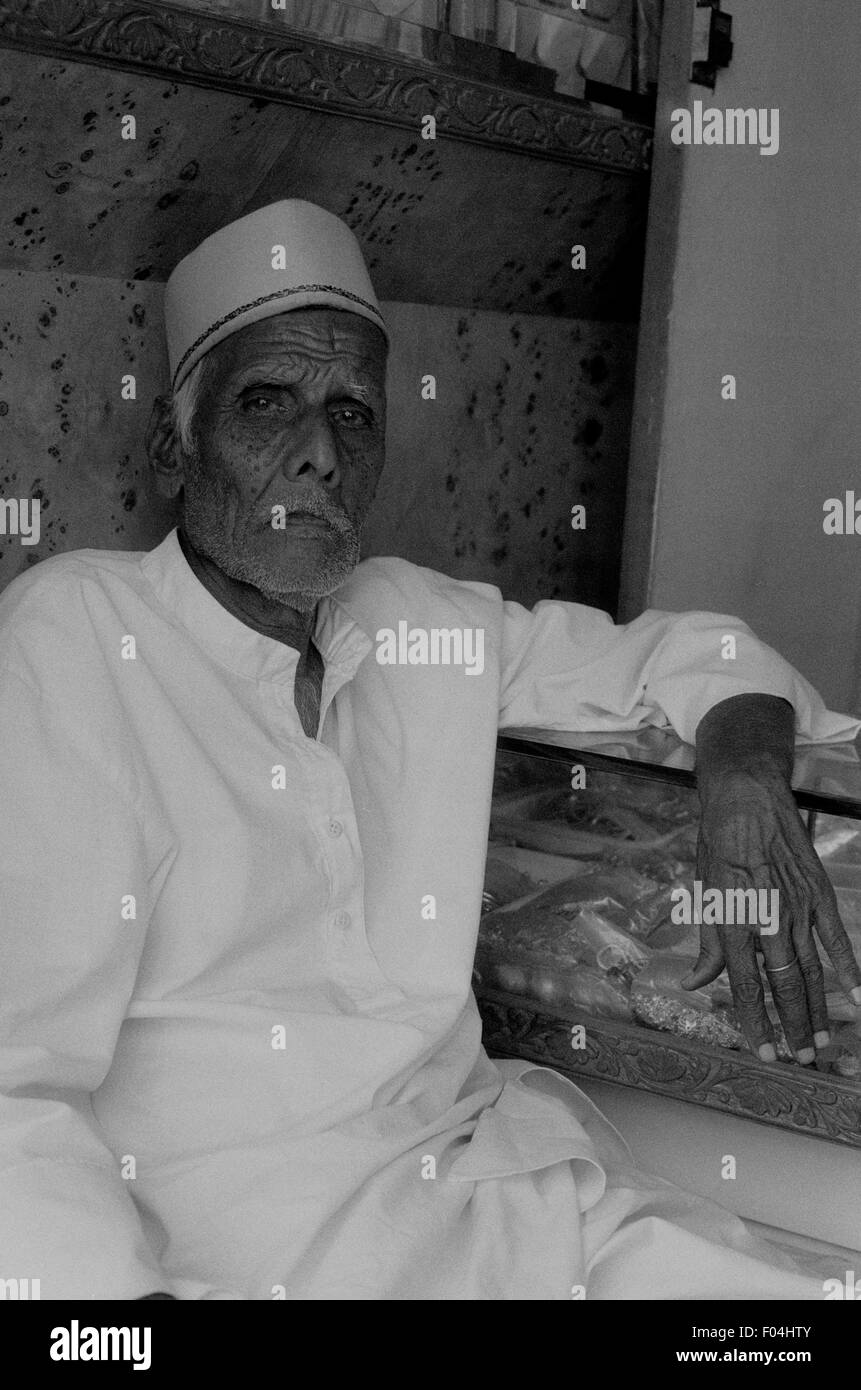 indischer Mann entspannende Brian mcguire Stockfoto