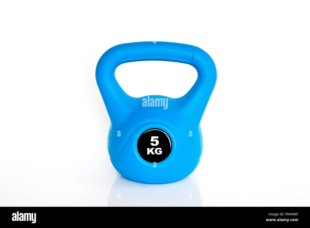blau 5 kg Kettlebell isoliert auf weißem Hintergrund. Gewichte für ein Fitness-Training. Stockfoto