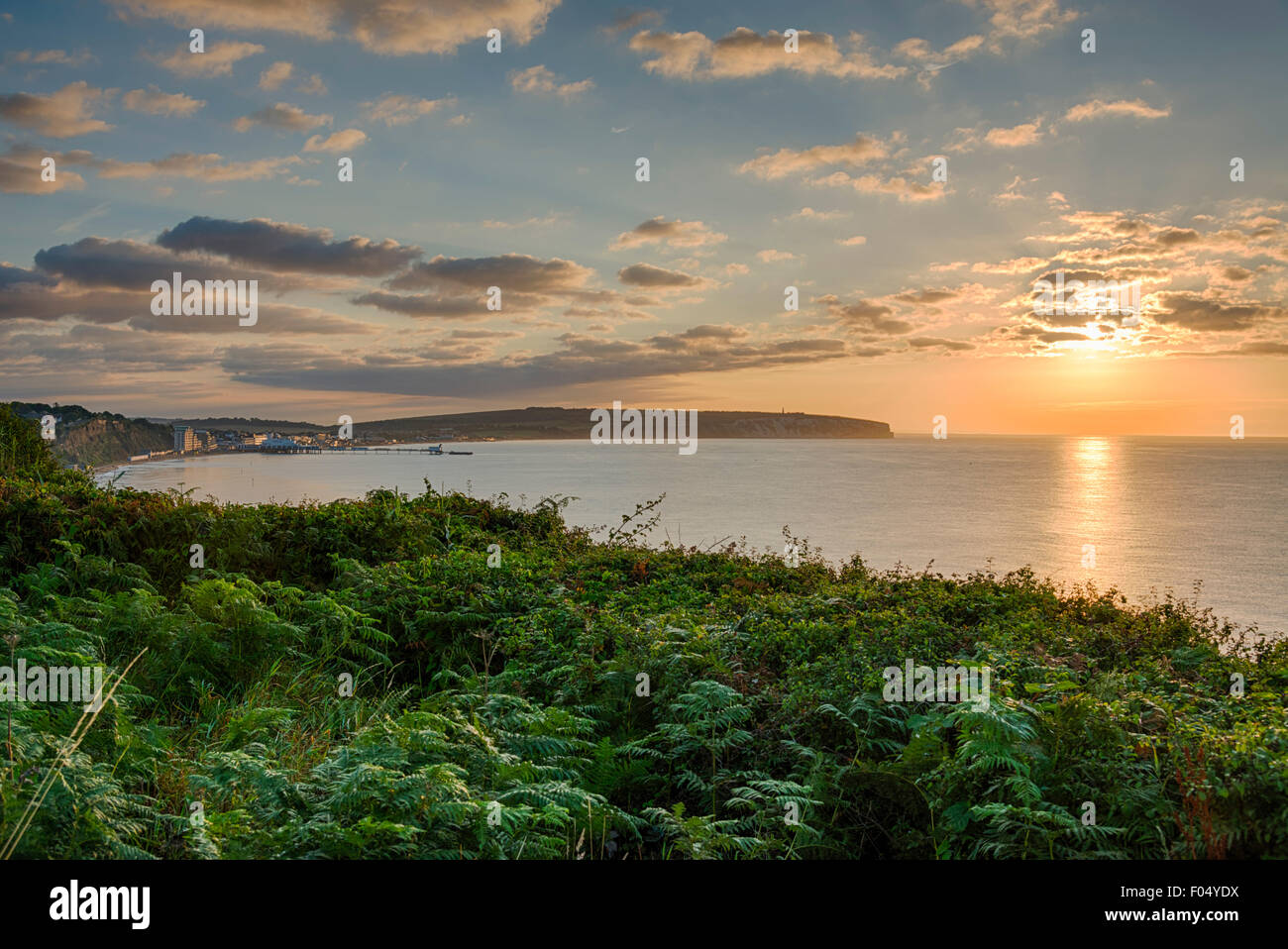 Isle Of Wight, 7. August 2015. Einen schönen Sonnenaufgang bei Sandown, Blick über den Solent. Die Prognose ist für einen sonnigen Tag in weiten Teilen des Vereinigten Königreichs mit wärmerem Wetter am kommenden Wochenende nach den jüngsten coole Zauber. Kredit Julian Eales/Alamy Live-Nachrichten Stockfoto