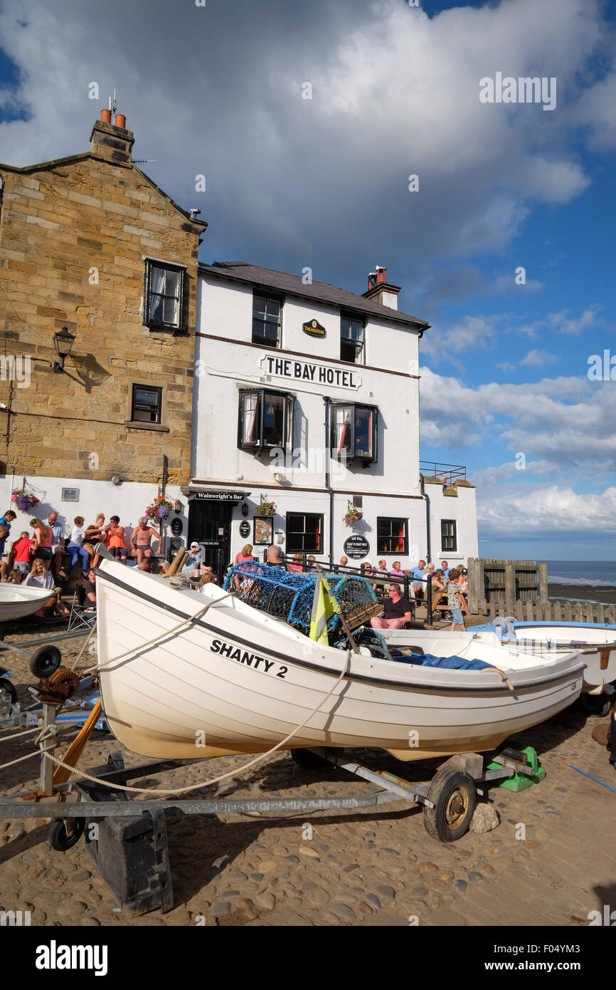 Das Bay Hotel-Pub am Robin Hoods Bay an der Küste von North Yorkshire Stockfoto