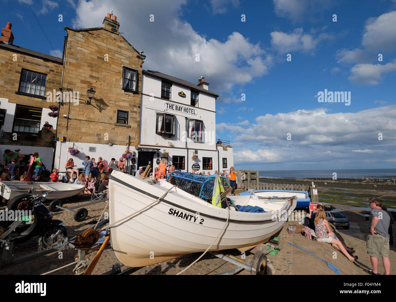 Das Bay Hotel-Pub am Robin Hoods Bay an der Küste von North Yorkshire Stockfoto