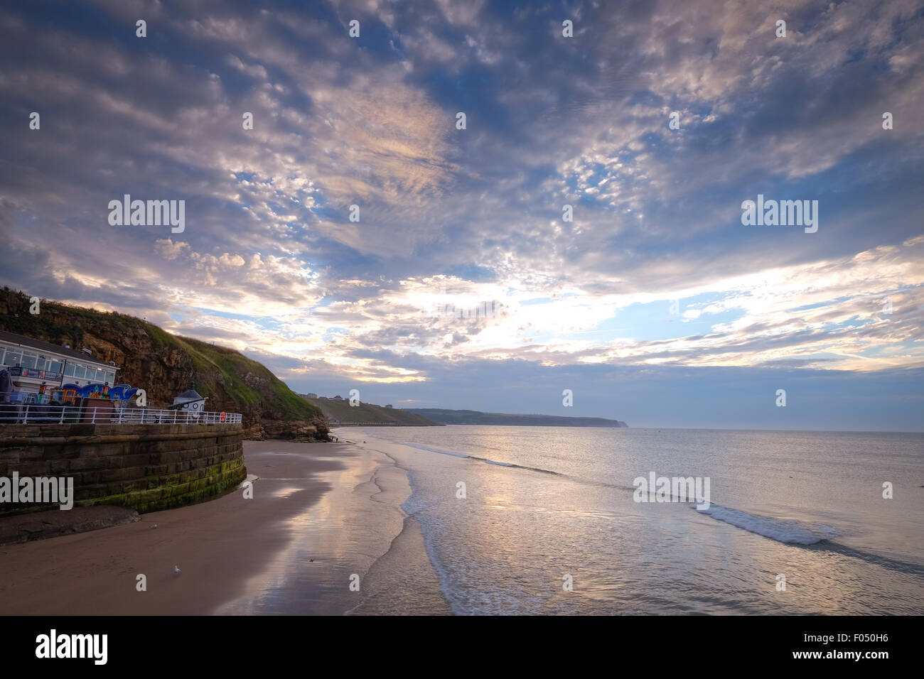 Whitby Strand bei Dämmerung, Whitby, North Yorkshire, UK Stockfoto