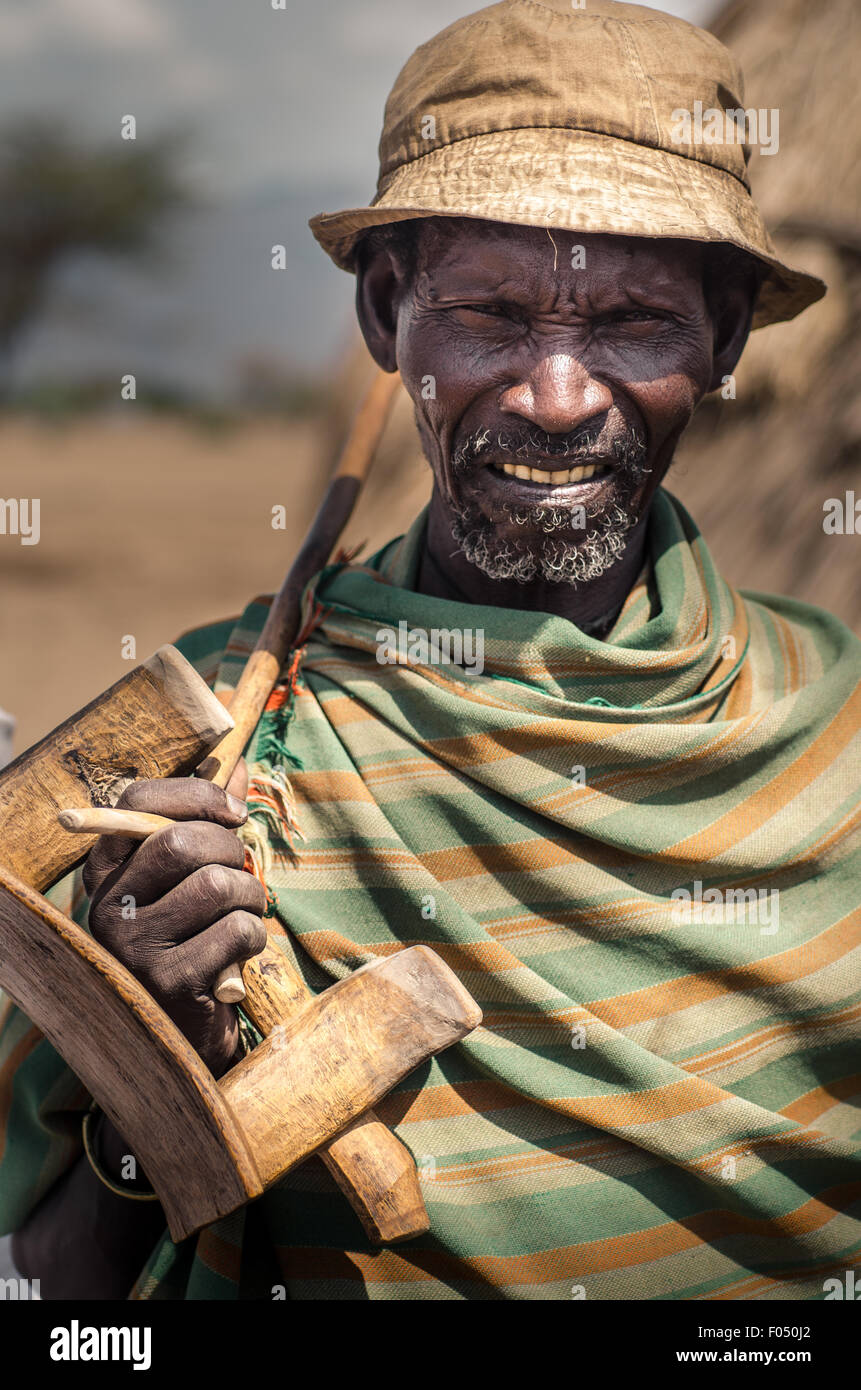 ARBORE, Äthiopien, 13 AUGUST: unbekannten alten Mann aus Arbore Stamm. Arbore Stamm Menschen sind gefährdet Stockfoto